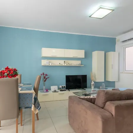 Amazing With Side Sea View Apartment