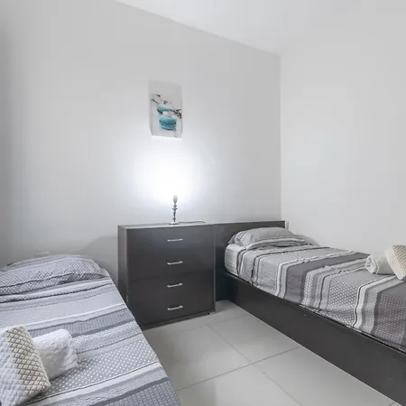 Apartment Amazing With Side Sea View