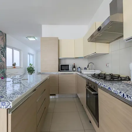 Apartament Amazing With Side Sea View